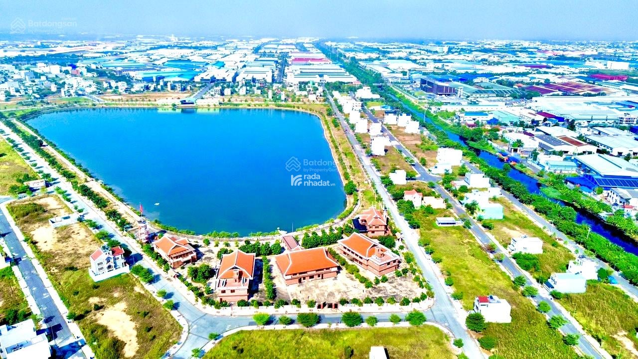 LOA LOA LOA ! Bán gấp nền kinh doanh mặt tiền 6x17,5m view hồ