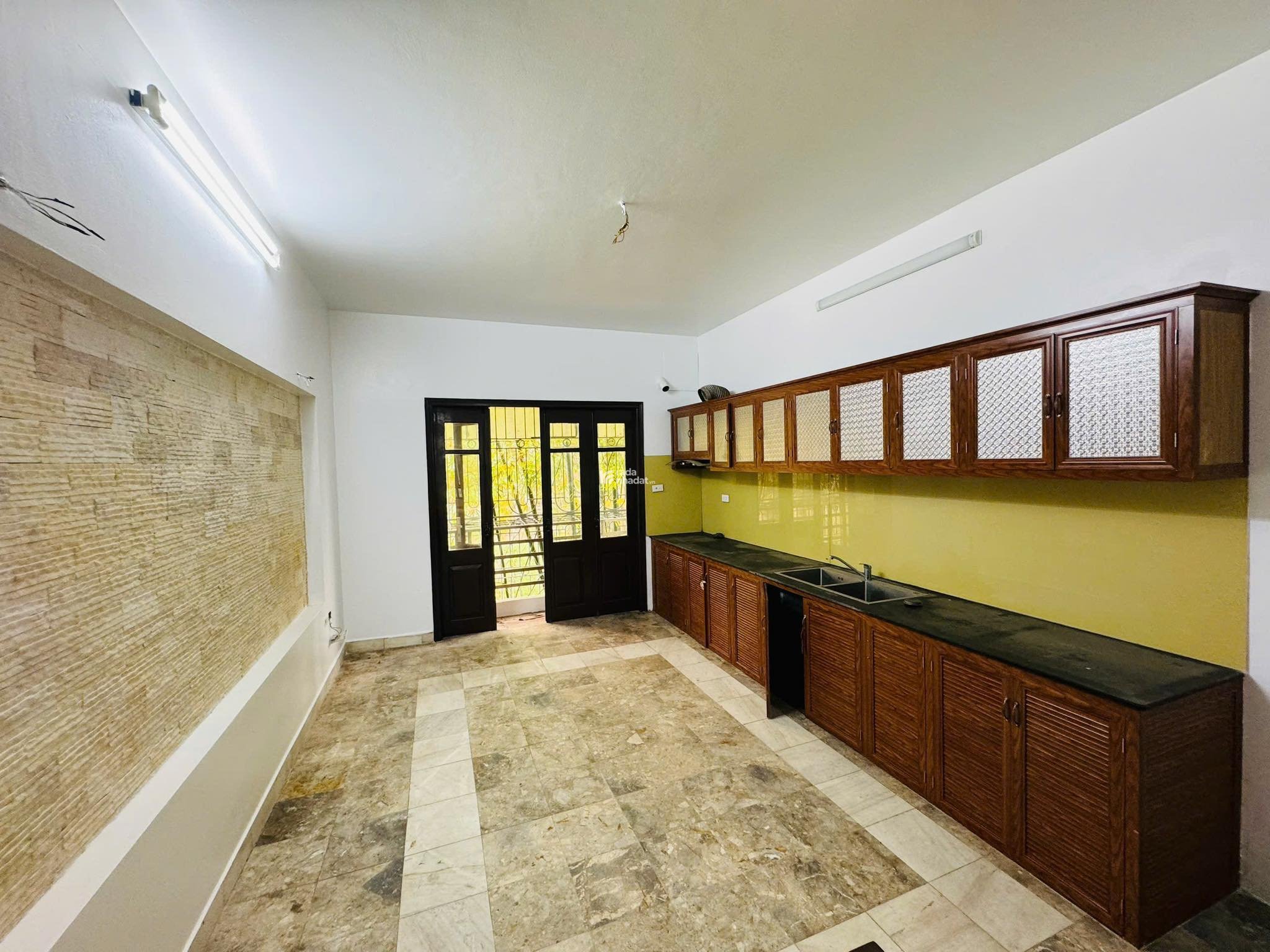 BÁN NHÀ Ở CẦU GIẤY 5 TẦNG -  RỘNG 51M2 -  OTO ĐỖ CỬA - NGÕ KINH DOANH - 