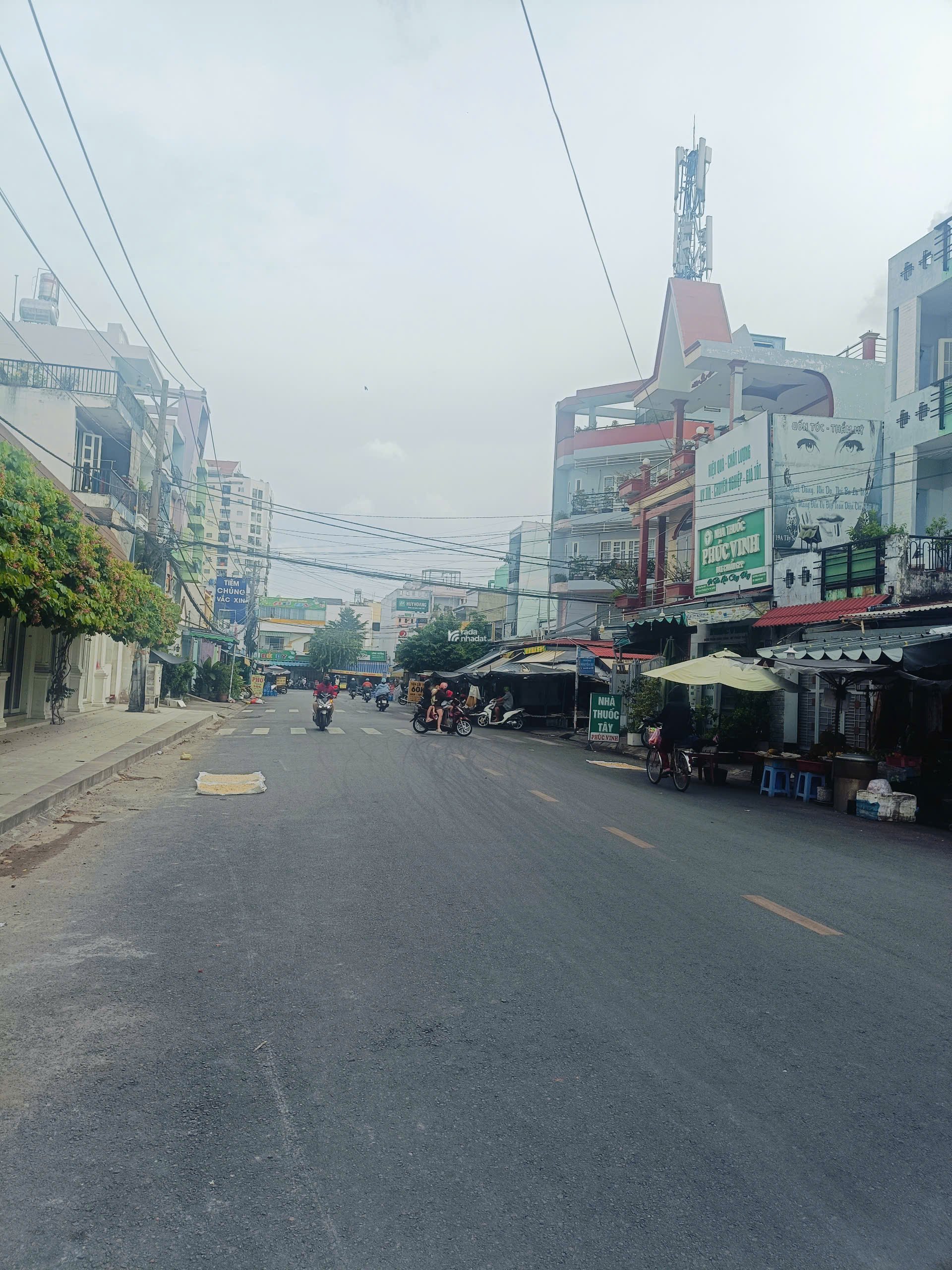 11.5 tỷ . NHÀ MT KINH DOANH  TÂY SƠN  Q. TÂN PHÚ. 4 X 18M GIÁ 11.5 TỶ TL