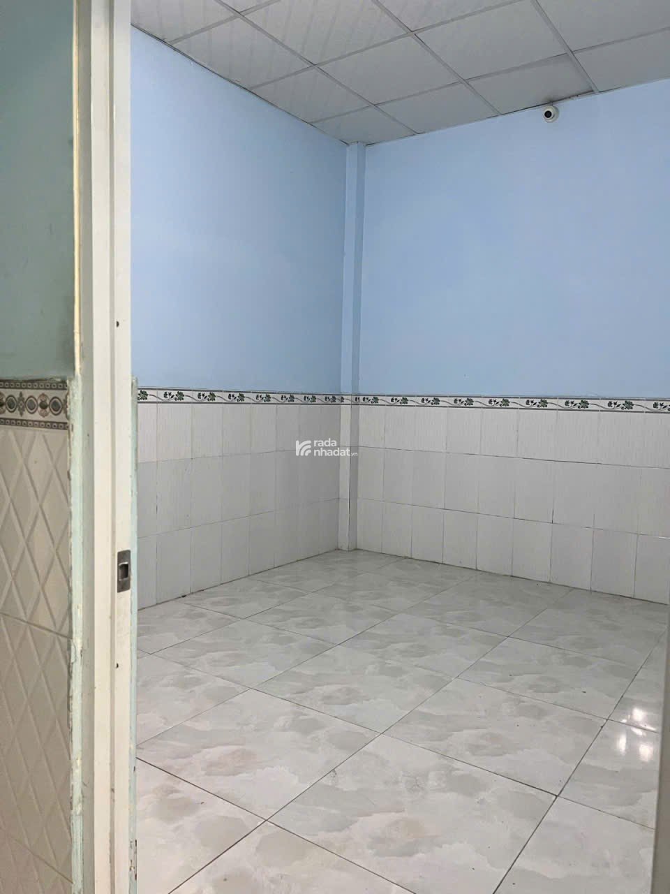 NHÀ CẤP 4 SHR XE HƠI ĐẬU TRONG SÂN RỘNG RÃI HÓC MÔN 