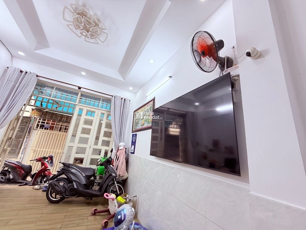 BÁN NHÀ Tây Thạnh -Tân Phú  DT  44M2 . 4 TẦNG . 4 11    GIÁ  6.4tỷ TL