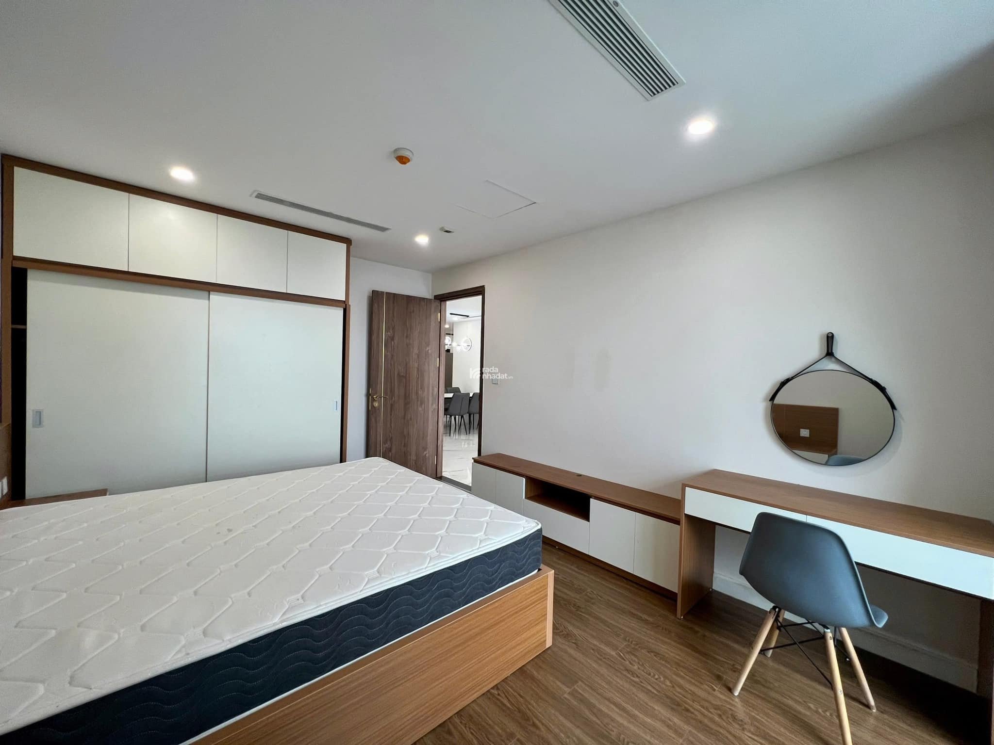 Gia đình tôi cần bán căn 70m2 CC Roman Plaza, 2PN full nội thất. Giá tôi bán 4,7 tỷ LH 0865 626 ***