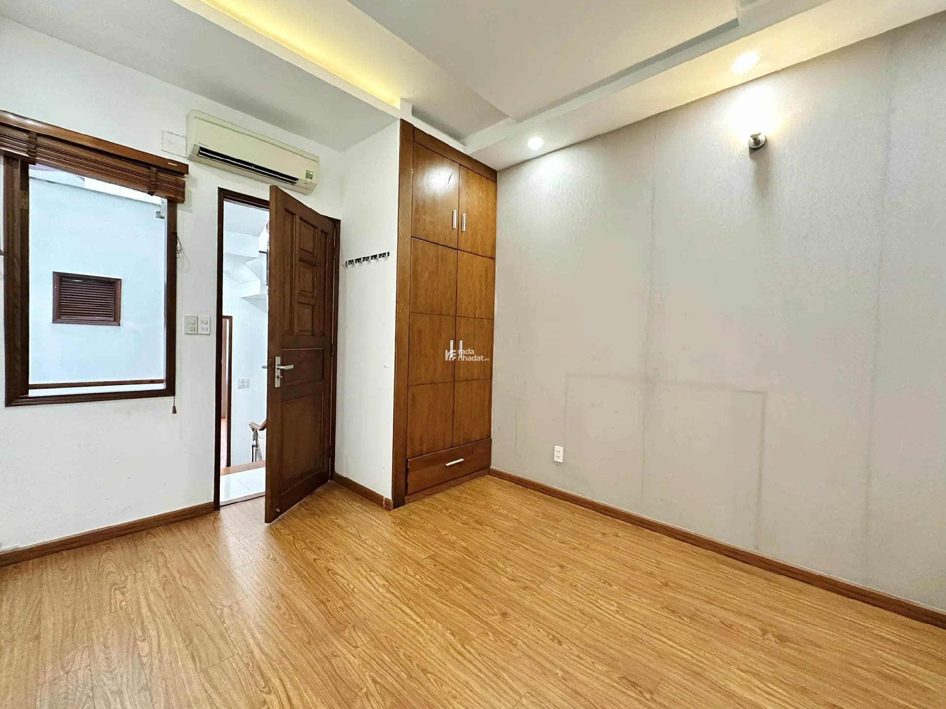 VỊ TRÍ SIÊU ĐẸP - HẺM OTO KINH DOANH ĐINH BỘ LĨNH - NHÀ 4 TẦNG 4PN - 7.8 TỶ
