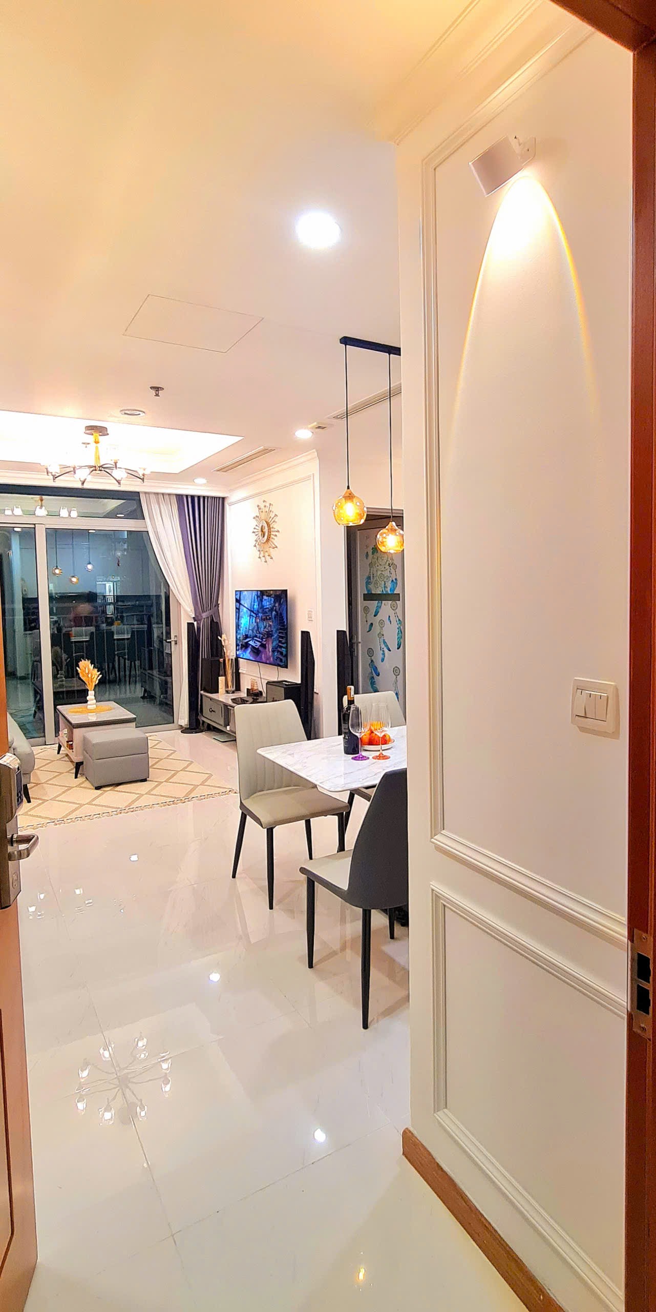 CHÍNH CHỦ BÁN CĂN HỘ 2 PHÒNG NGỦ VINHOME TÂN CẢNG SIÊU ĐẸP, SẴN VỀ Ở NGAY!