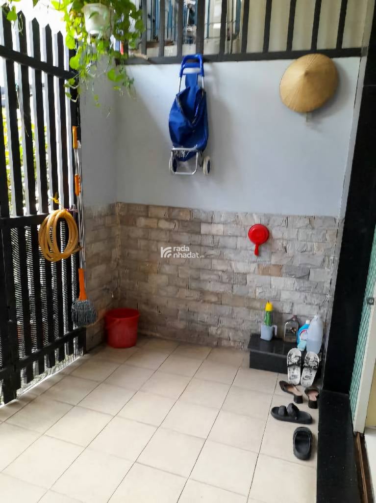 Nằm ngay mặt tiền đường vành đai Đầm Sen sạch đẹp