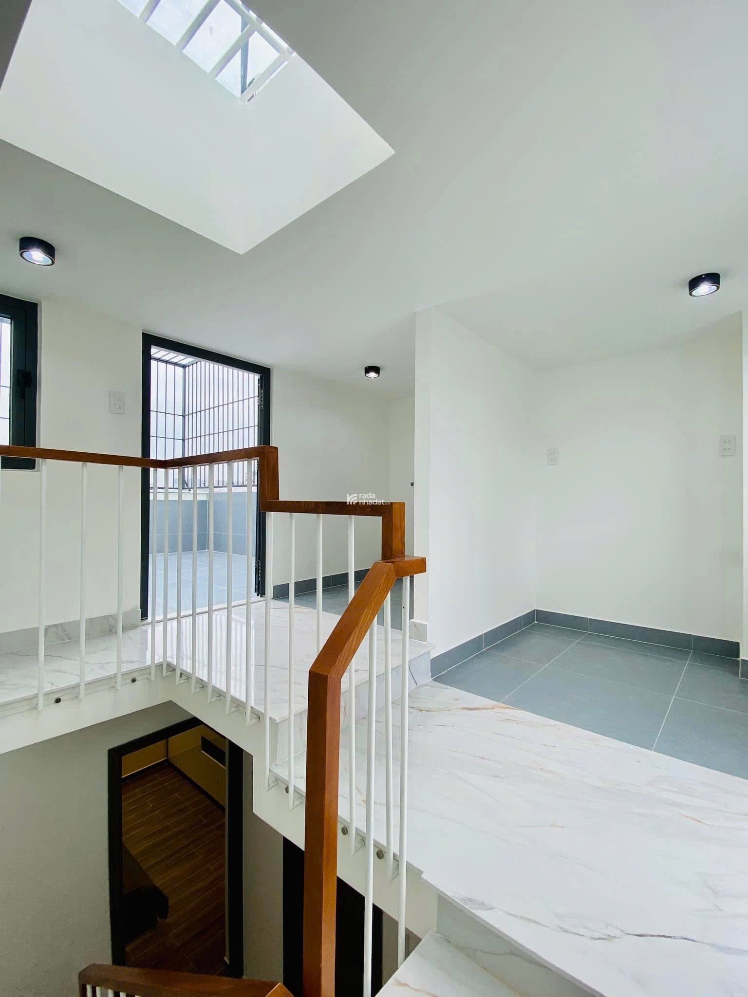 Nhà nằm ngay vị trí đẹp Sư Vạn Hạnh P12 Q10 giá 3tỷ050tr DT 42.9m2