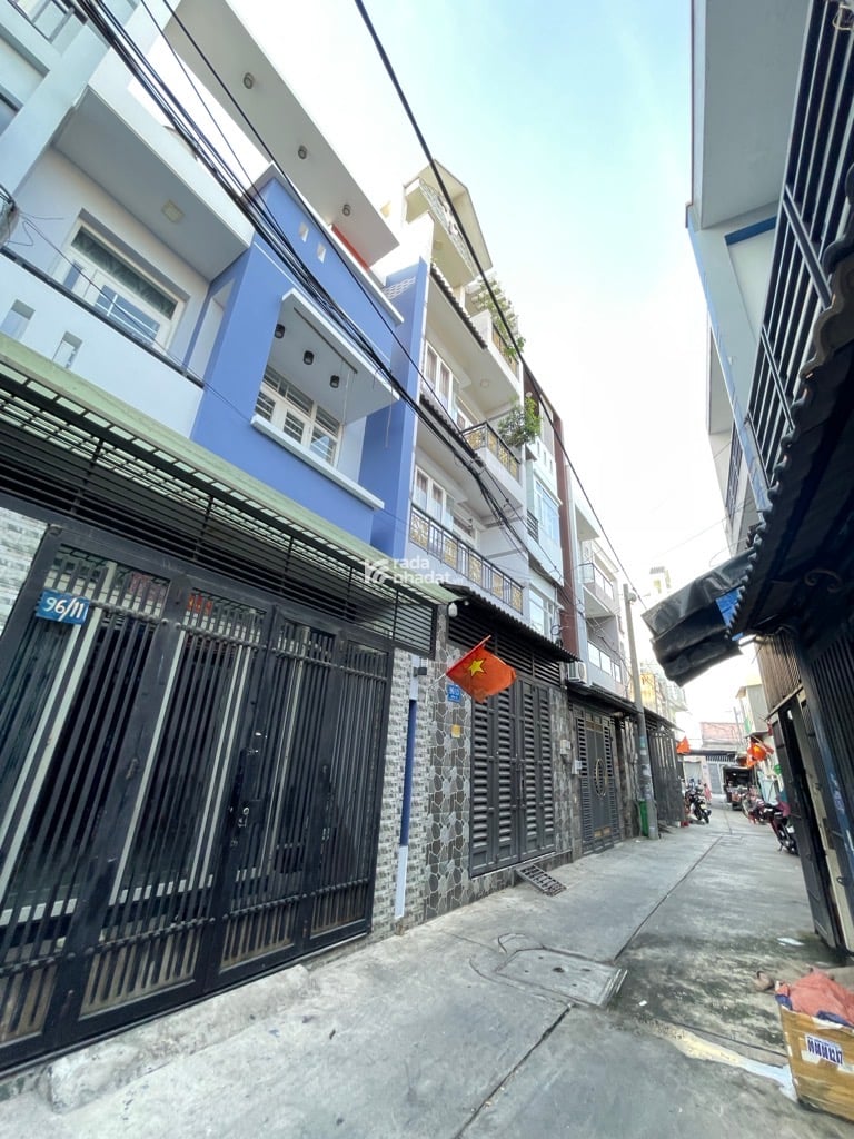 Chủ kẹt bán gấp nhà 18b hẻm xe hơi SHR 