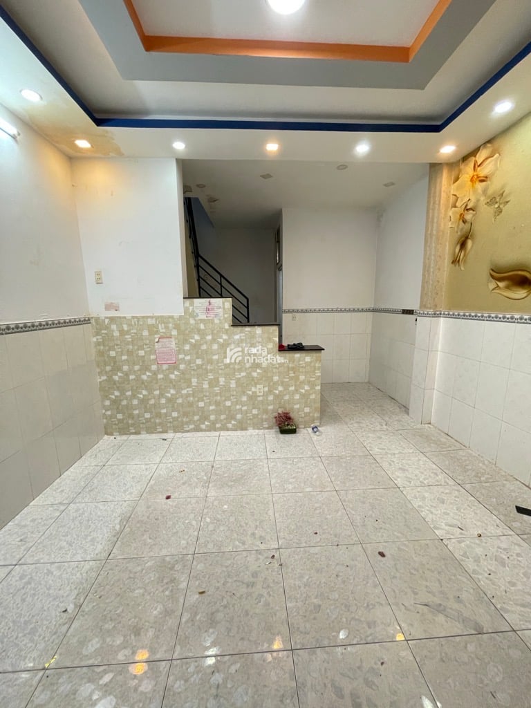 Chủ kẹt bán gấp nhà 18b hẻm xe hơi SHR 