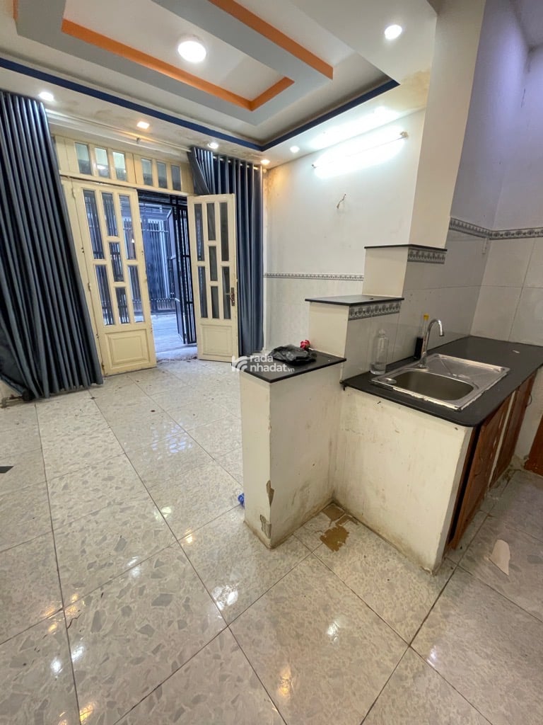 Chủ kẹt bán gấp nhà 18b hẻm xe hơi SHR 