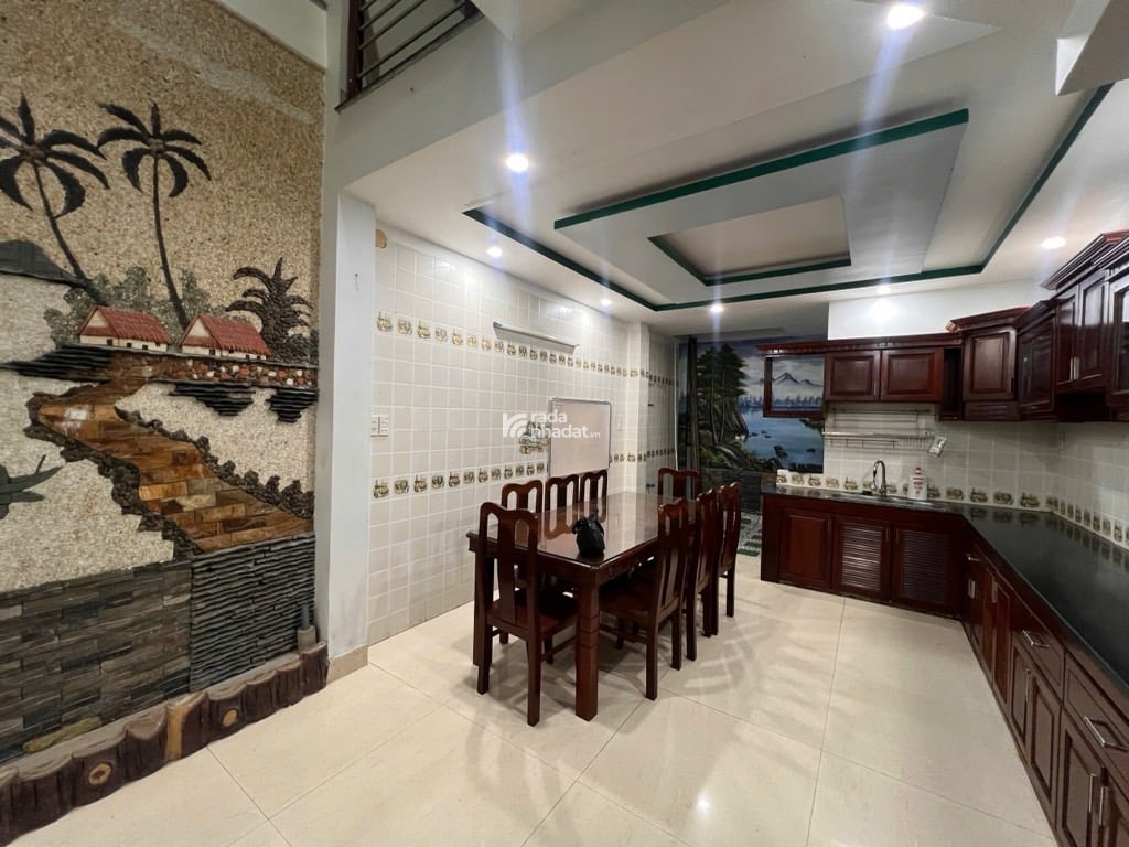 Bán nhà khu VIP toàn 6 tầng, 4x18m, ôtô tới sân, Ngay CV Làng Hoa Gò Vấp, 11.x tỷ