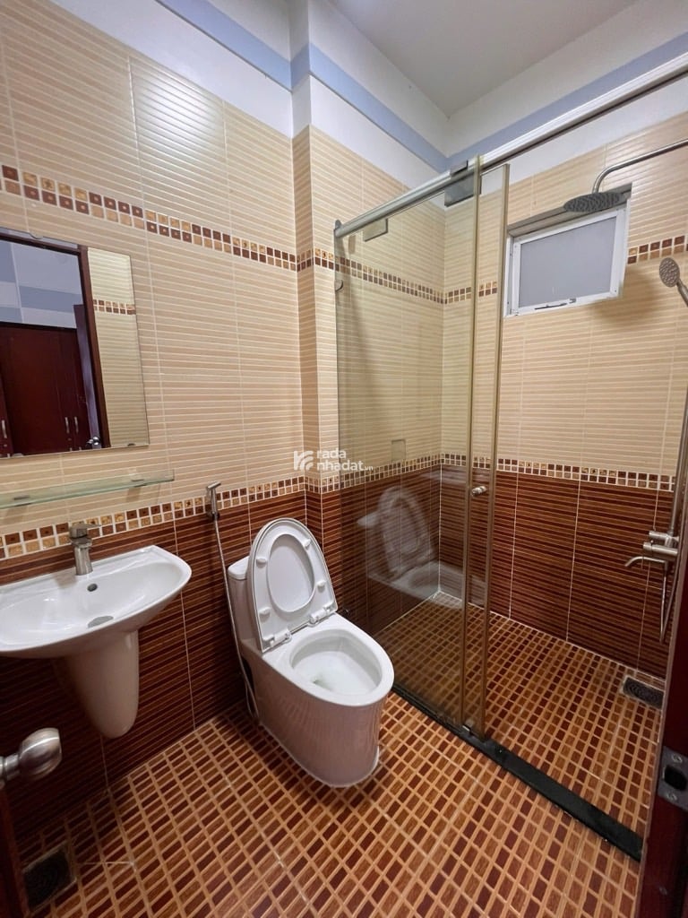 Bán nhà khu VIP toàn 6 tầng, 4x18m, ôtô tới sân, Ngay CV Làng Hoa Gò Vấp, 11.x tỷ