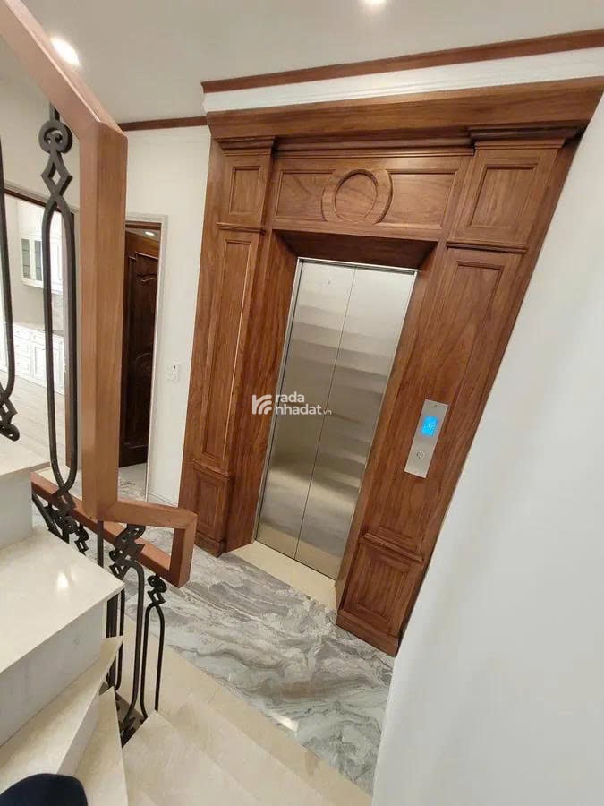 Bán nhà phân lô Khúc Thừa Dụ vỉa hè  ô tô đỗ cửa, gara, thang máy   DT: 50m2 x 7tầng, mt 4,2m