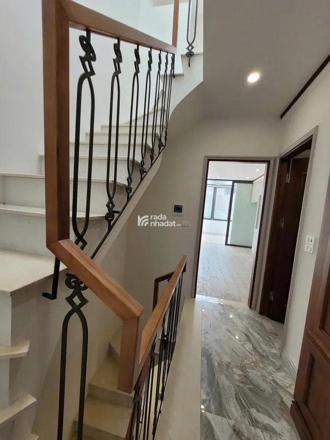 Bán nhà phân lô Khúc Thừa Dụ vỉa hè  ô tô đỗ cửa, gara, thang máy   DT: 50m2 x 7tầng, mt 4,2m