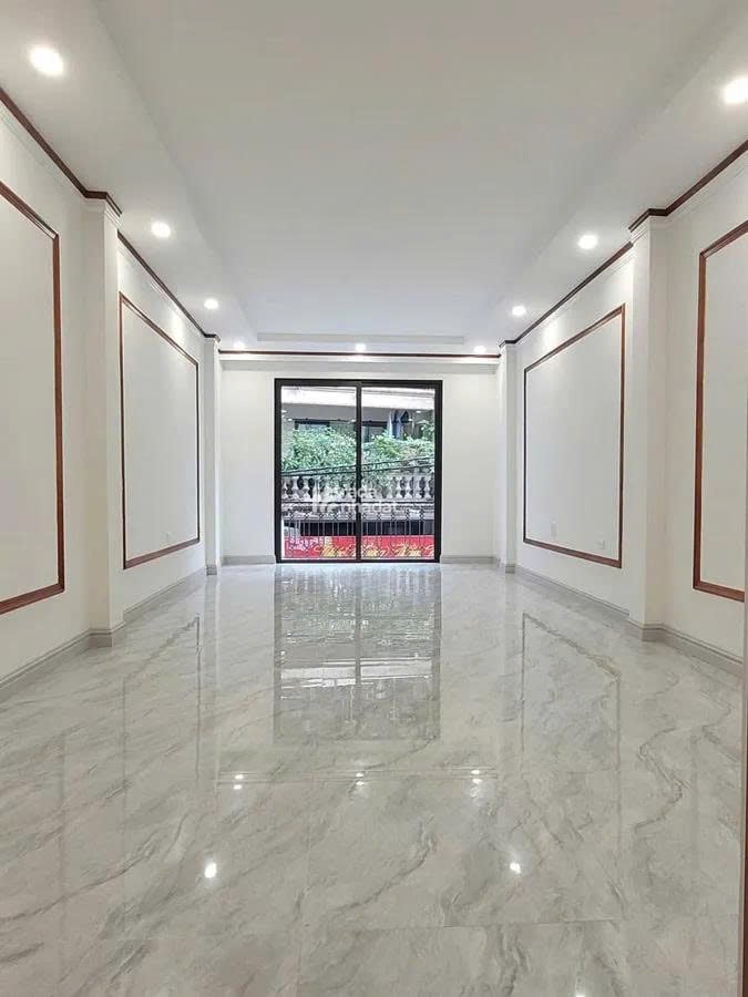 Bán nhà phân lô Khúc Thừa Dụ vỉa hè  ô tô đỗ cửa, gara, thang máy   DT: 50m2 x 7tầng, mt 4,2m