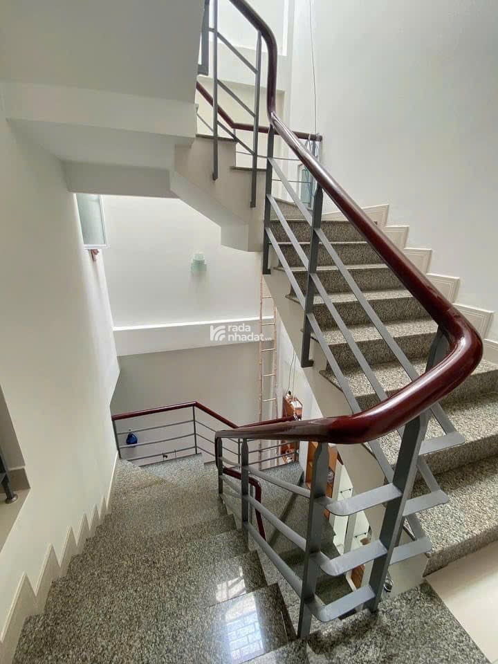 CC gửi bán MTKD Nguyễn Văn Công 84m2(4x21) 3 tầng KD sầm uất sát sân bay TSN 13.8 tỷ.
