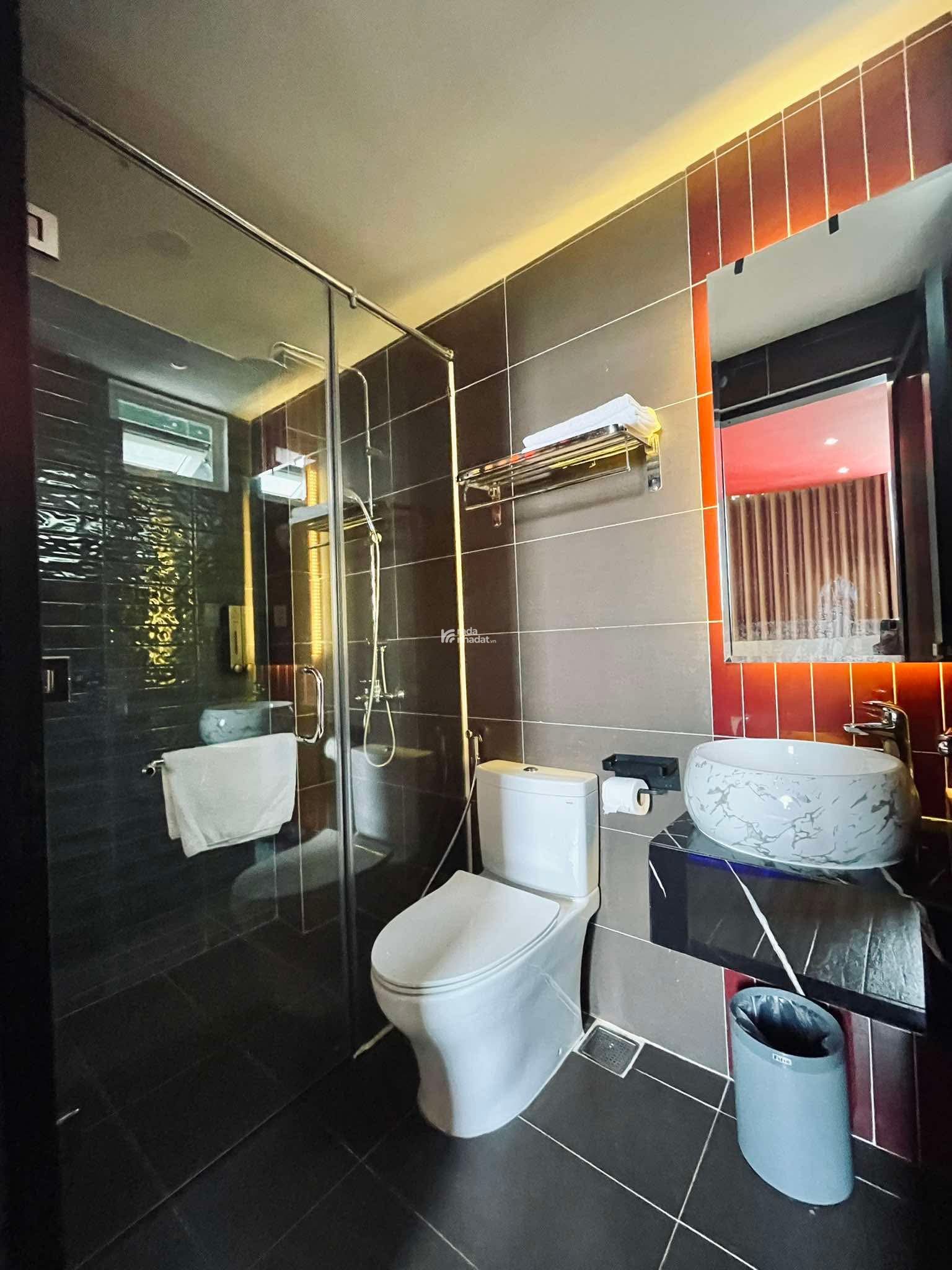 Bán Khách Sạn đường Bạch Đằng- Quận Tân Bình