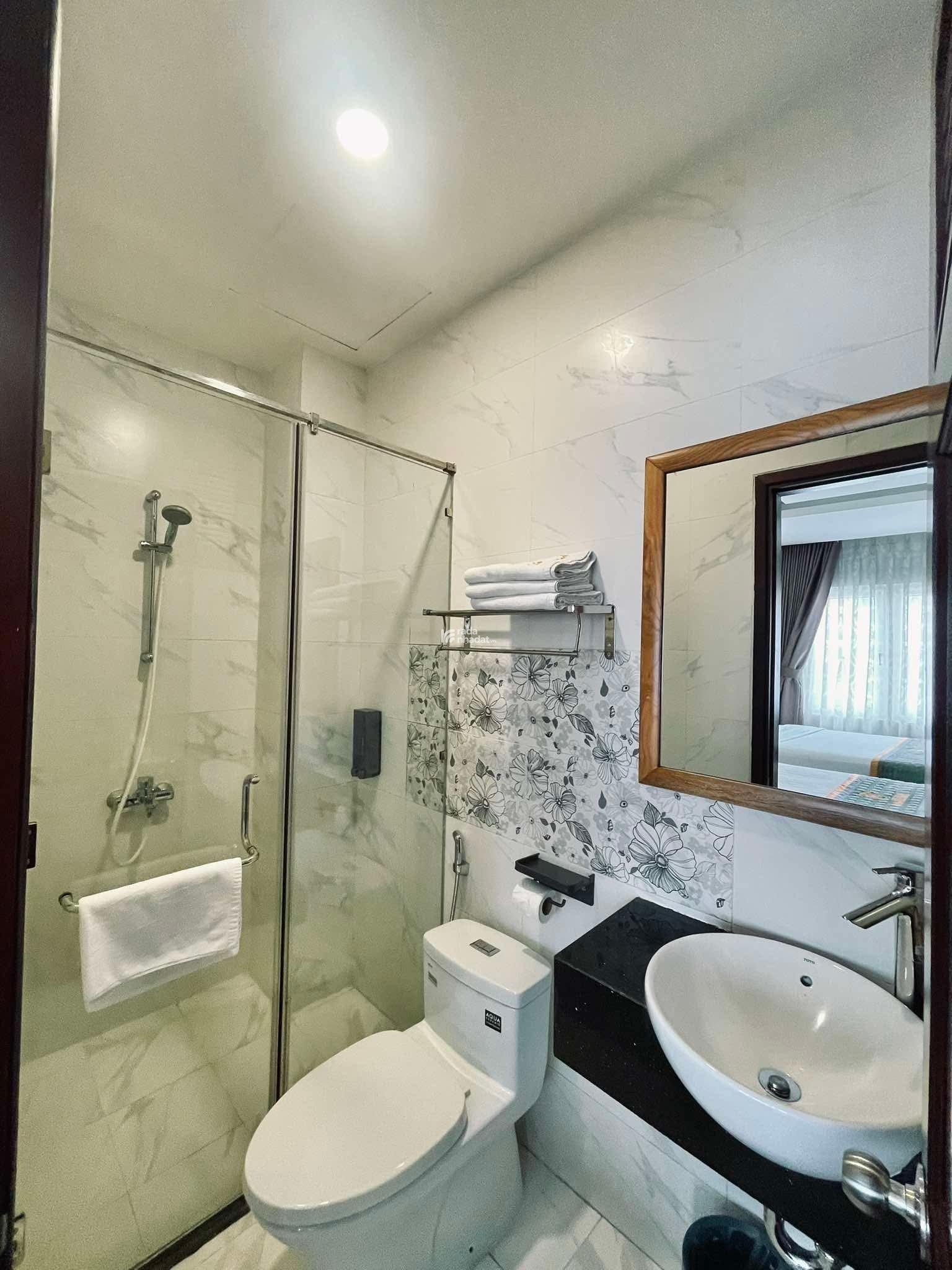 Bán Khách Sạn đường Bạch Đằng- Quận Tân Bình