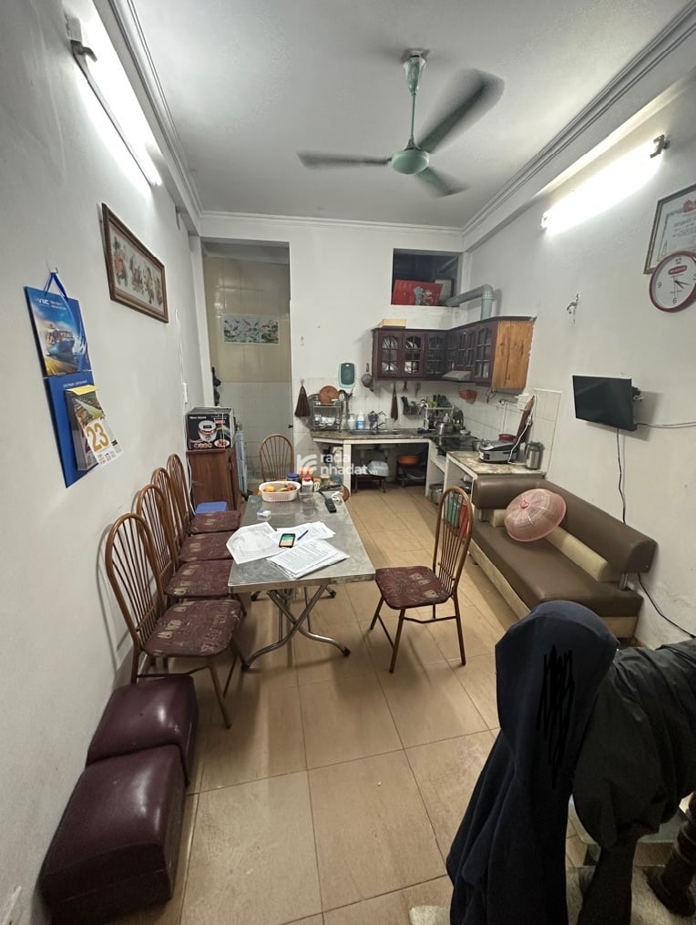 ĐỘI CẤN - NGÕ THÔNG - DÂN XÂY - 4 TẦNG - 4 NGỦ - GẦN CHỢ NGỌC HÀ - 49.4M2 - 6.2 TỶ