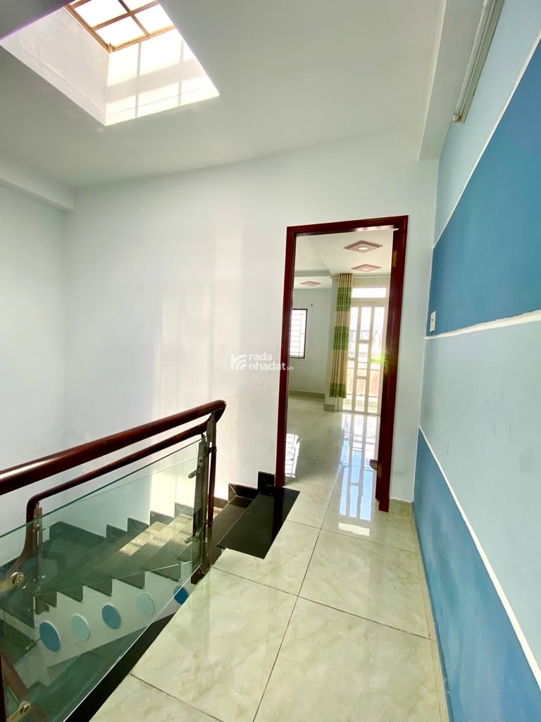 BÁN NHÀ 3 TẦNG 4PN GIÁP KHU TÊN LỬA 2 MẶT HẺM XE HƠI THÔNG 72M2 NHIK 5,9 TỶ