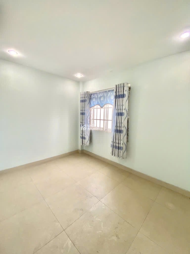 Nhà Gần AEON Mall, 3PN - DT 50M2 Giá 4,5 Tỷ Hẻm Oto Bình Trị Đông