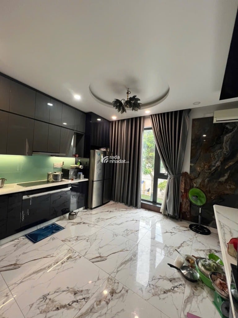 BÁN MẶT TIỀN KÊNH NƯỚC ĐEN 80M2 4 TẦNG GÓC 3 MẶT TIỀN THANG MÁY VIEW CÔNG VIÊN 12.95 TỶ
