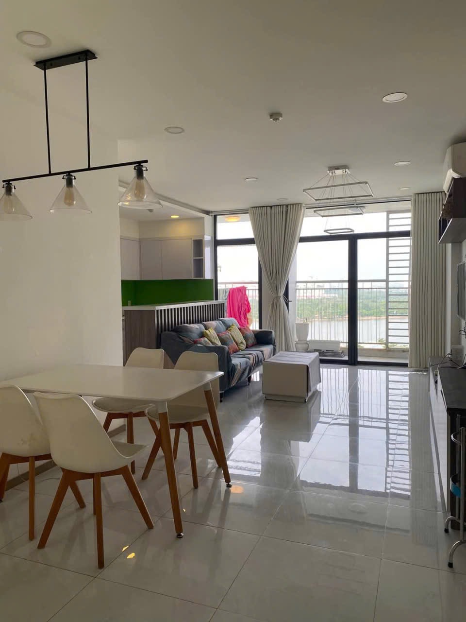 Cho thuê căn hộ 80m2, Riva Park, phường Vĩnh Hội.