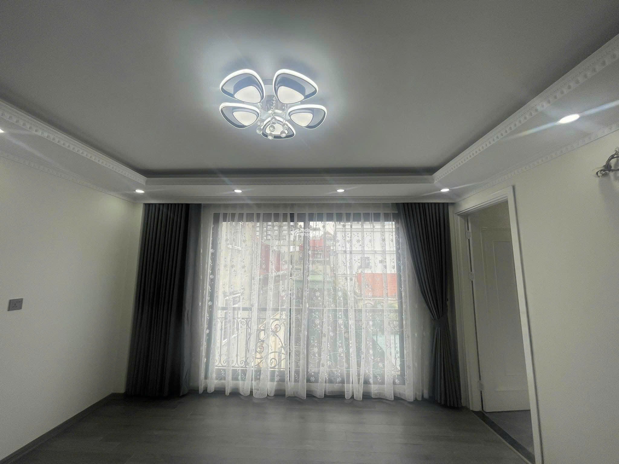 Chỉ hơn 10 tỷ nhà đẹp thang máy ngõ 169 Thái Hà 40m 6T mới MT 7m ô tô KD