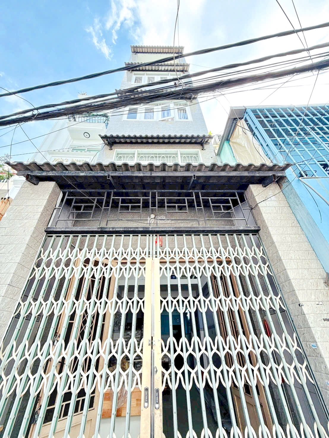 Bán CHDV 13 phòng hẻm 100 đường Dương Bá Trạc P.2 Quận 8