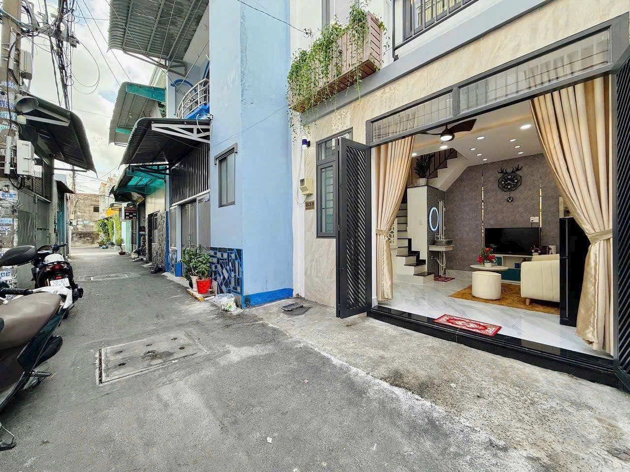 Nhượng gấp nhà 3 lầu ngay bến xe miền tây đường Nguyễn Hới, Bình Tân, SHR giá 2 tỷ 350 TL