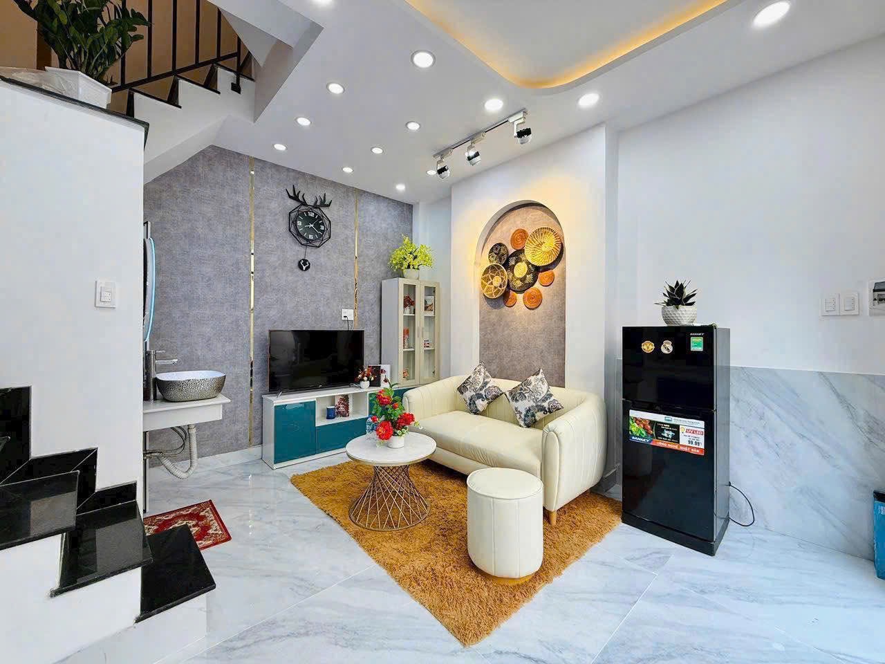 Nhượng gấp nhà 3 lầu ngay bến xe miền tây đường Nguyễn Hới, Bình Tân, SHR giá 2 tỷ 350 TL