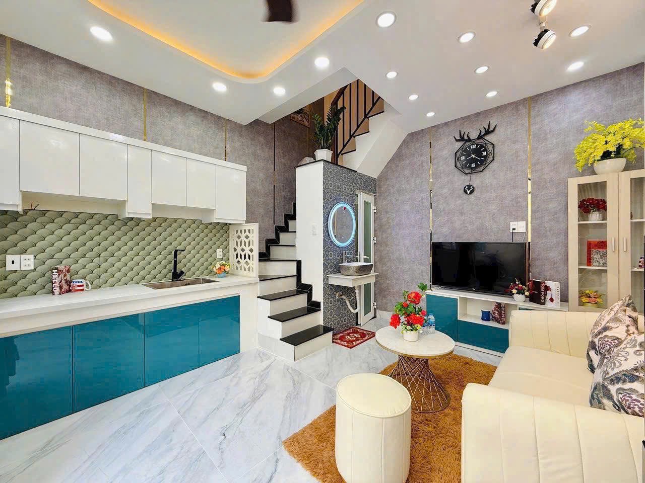 Nhượng gấp nhà 3 lầu ngay bến xe miền tây đường Nguyễn Hới, Bình Tân, SHR giá 2 tỷ 350 TL