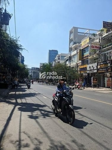 4x40m - Nhà mặt tiền sát Quận 10 - Đường lớn Lê Đại Hành - Gía 45 tỷ