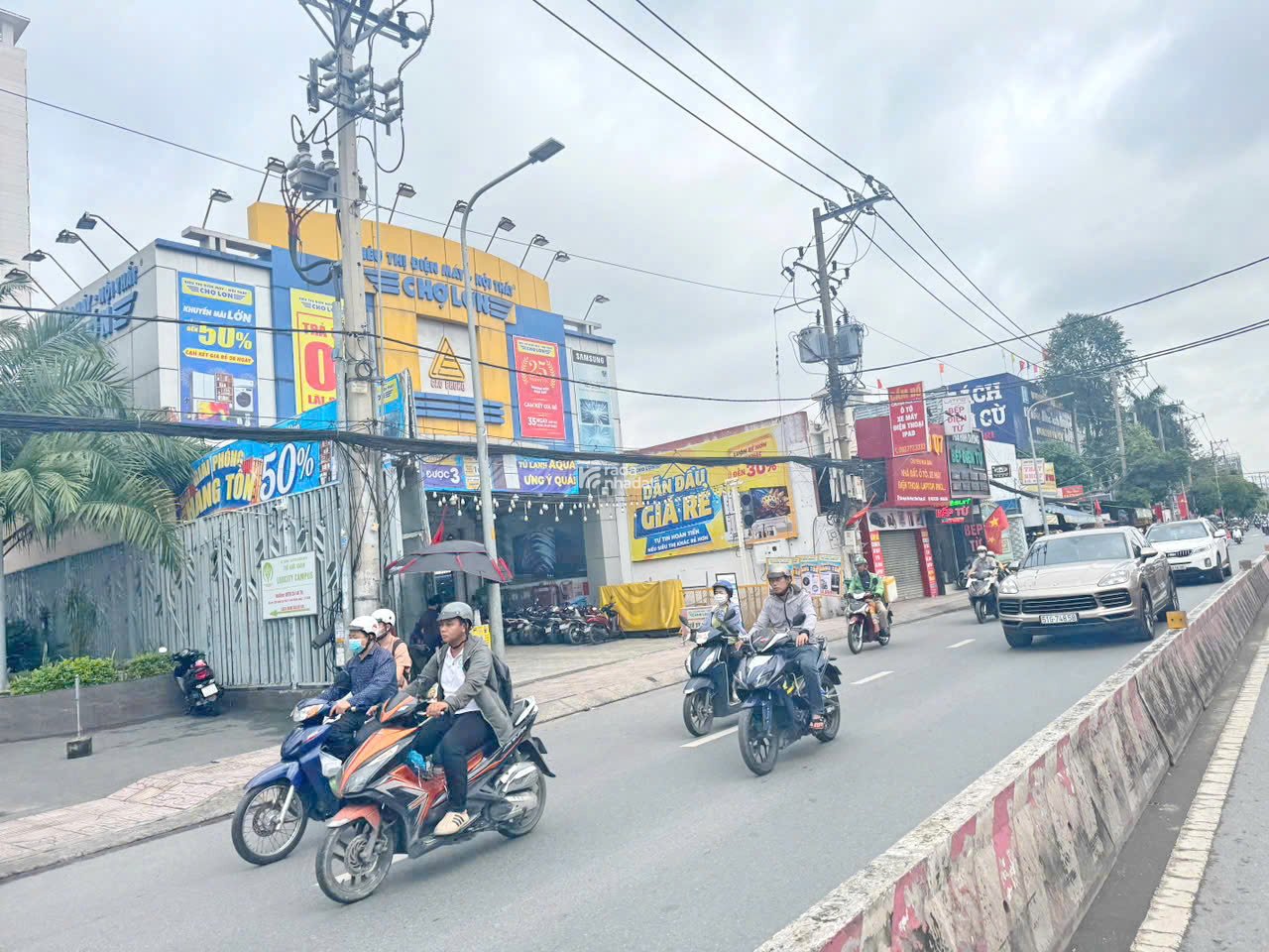 Cho thuê siêu mặt bằng huỳnh tấn phát 28x50 quận 7