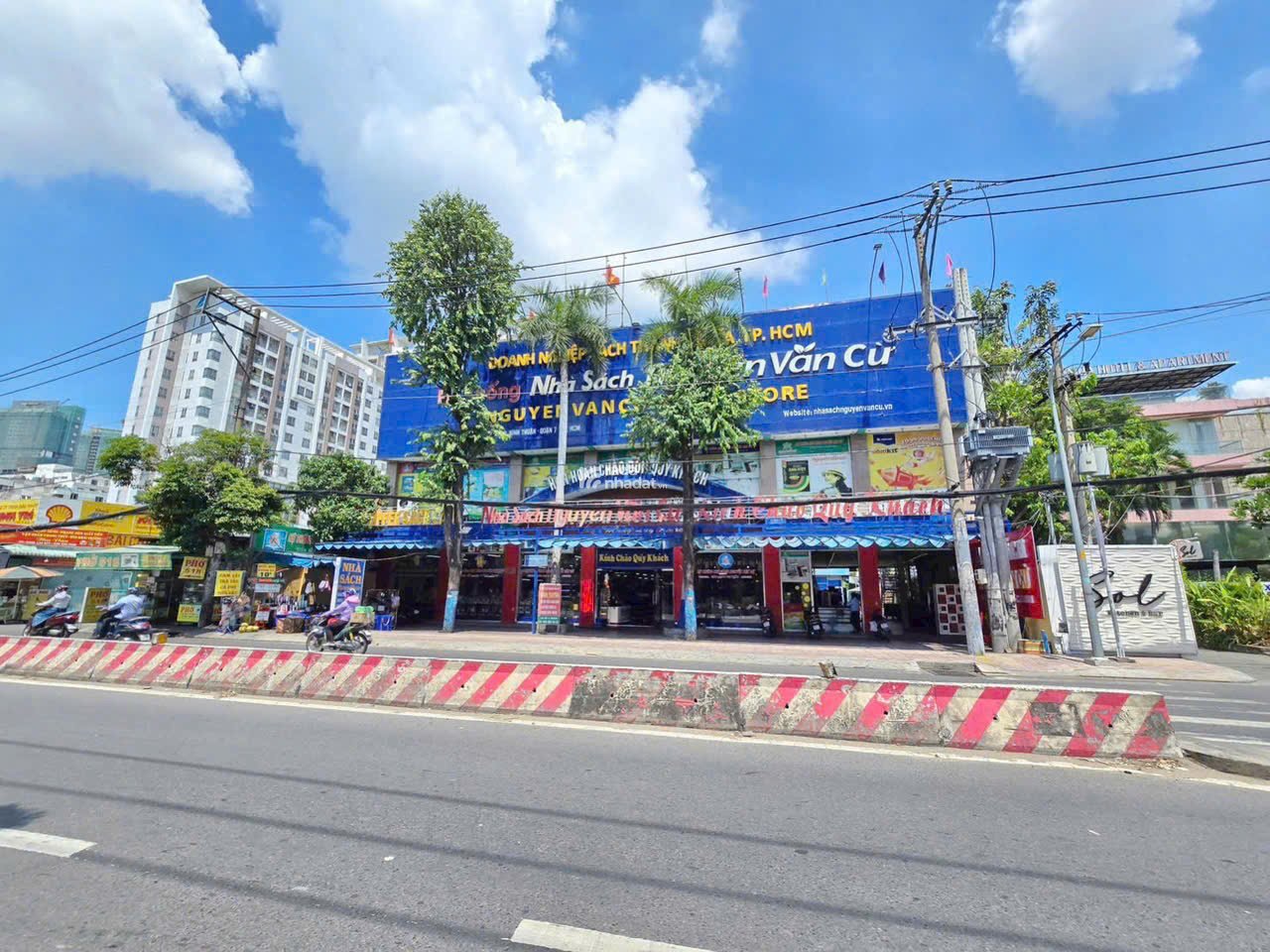 Cho thuê siêu mặt bằng huỳnh tấn phát 28x50 quận 7