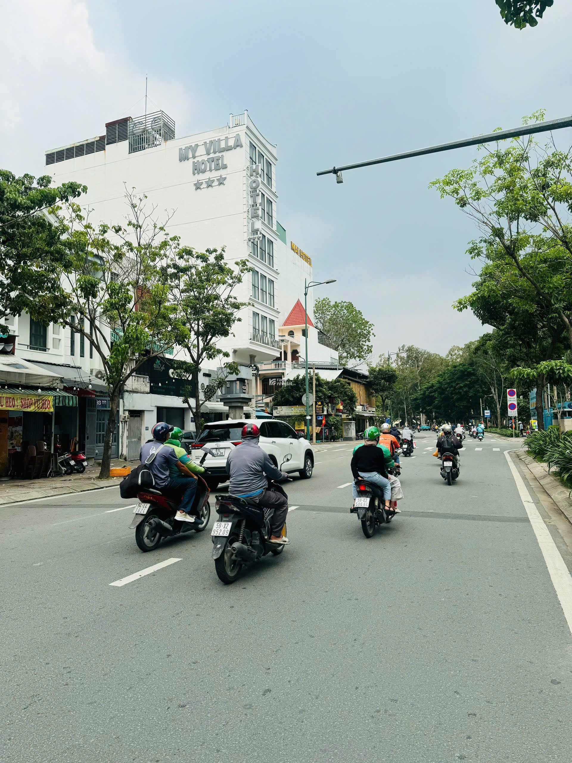 HOT: HÀNG HOT MẶT TIỀN HỒNG HÀ , QUẬN TÂN BÌNH - 4 LẦU 