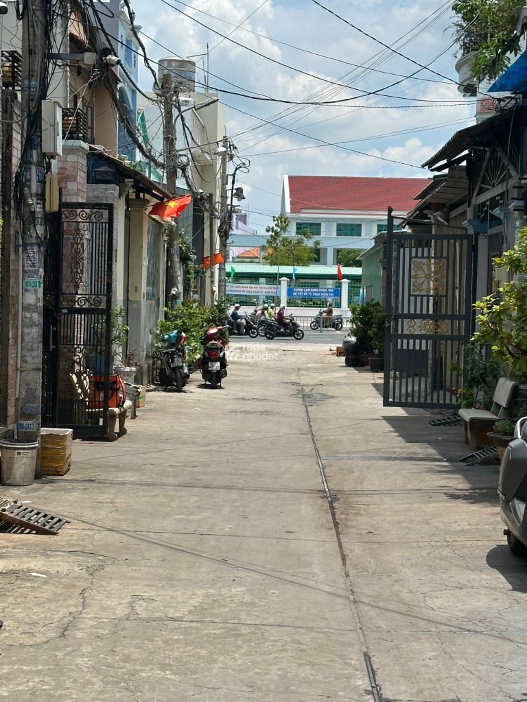 BÁN NHÀ KHU VIP TÊN LỬA 130M2 13 TỶ NGANG 8M 4 TẦNG THU 35TR BÌNH TRỊ ĐÔNG B