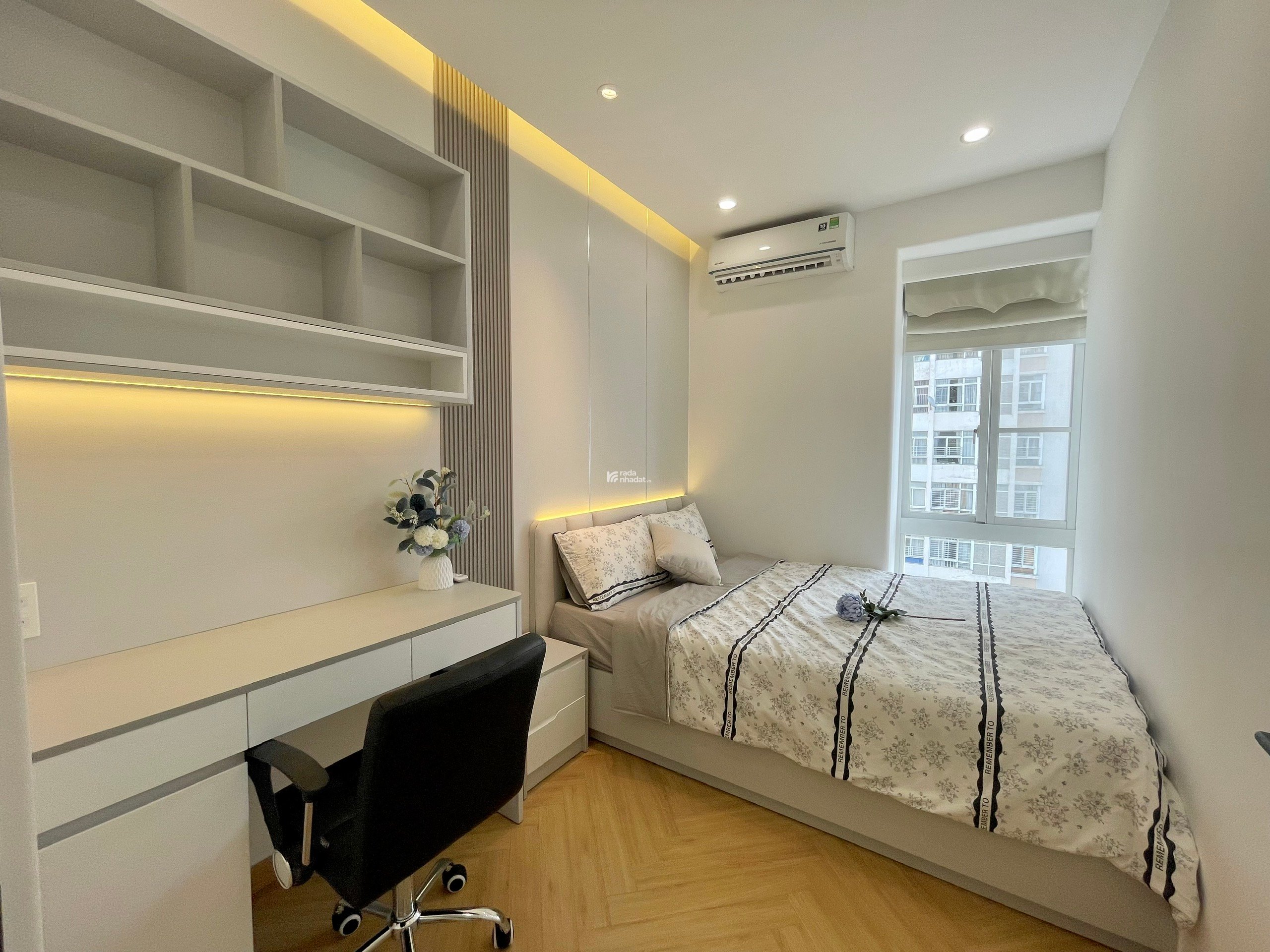 Cần bán nhanh căn hộ sky garden 3, PMH, Q7, DT 72m2 căn góc, 3PN nhà mới đẹp, giá chỉ 6,1 tỷ 