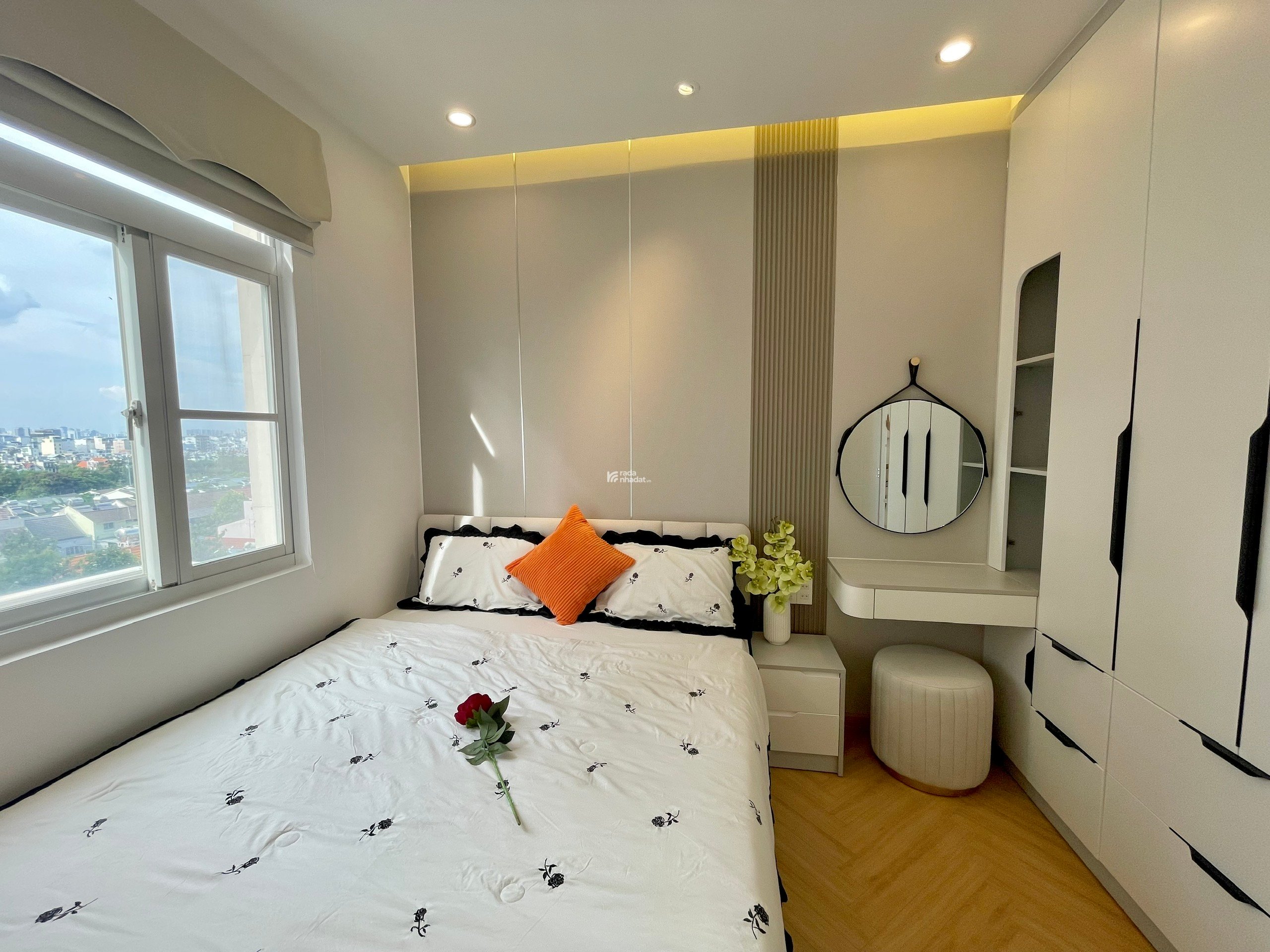 Cần bán nhanh căn hộ sky garden 3, PMH, Q7, DT 72m2 căn góc, 3PN nhà mới đẹp, giá chỉ 6,1 tỷ 