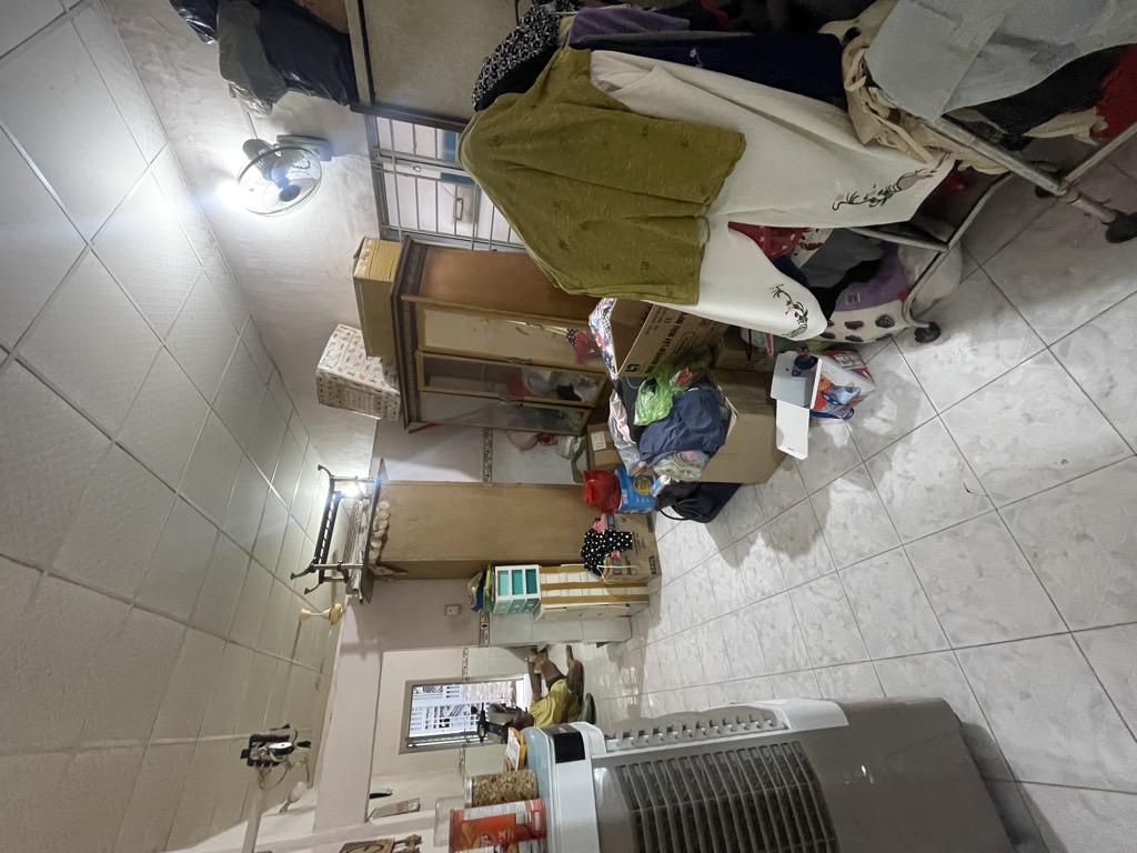 Nhà đẹp vuông vức sổ A4, kết cấu 1 trệt 1 lầu- 2 phòng ngủ 1 wc.