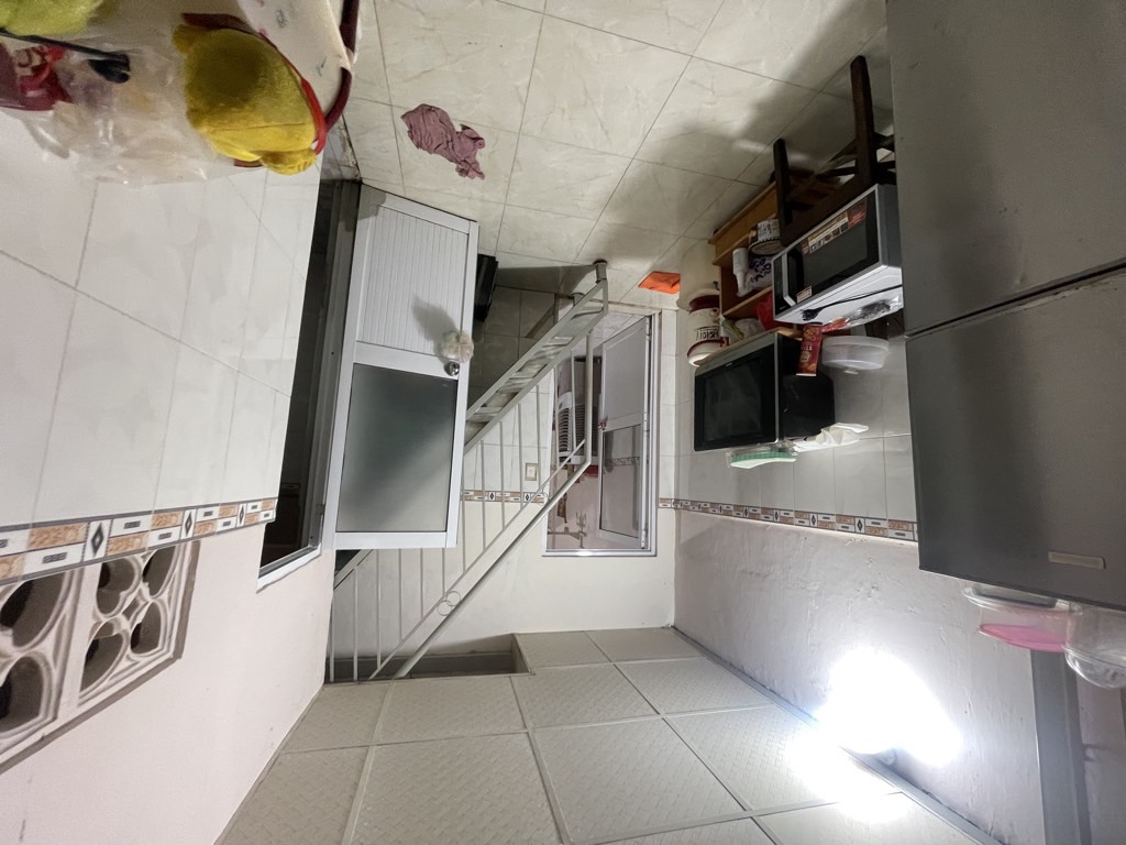 Nhà đẹp vuông vức sổ A4, kết cấu 1 trệt 1 lầu- 2 phòng ngủ 1 wc.