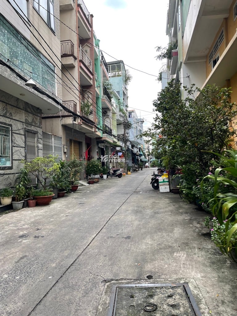 NHÀ 4 TẦNG ĐẦY ĐỦ CÔNG NĂNG, HẺM THÔNG THOÁNG SẠCH SẼ, AN NINH. XE HƠI ĐỖ SÁT NHÀ.