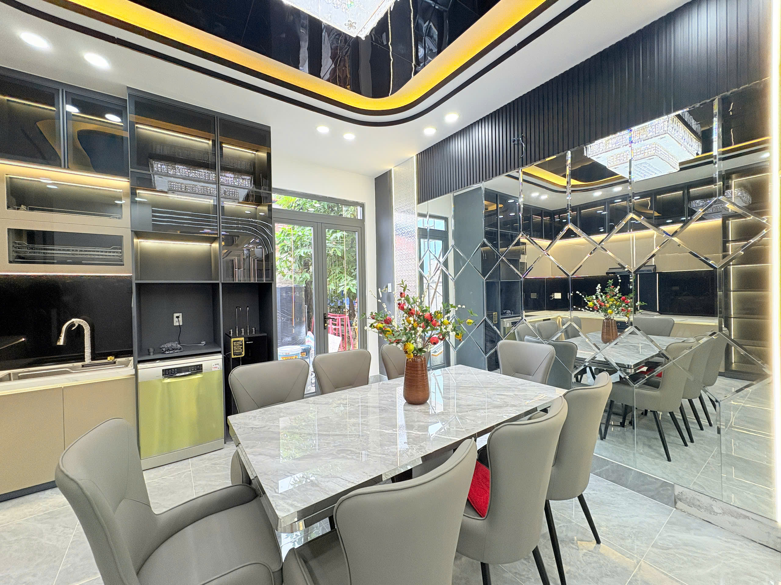 SIÊU PHẨM NHÀ CÓ THANG MÁY NỘI THẤT CAO CẤP THỊ TRẤN NHÀ BÈ