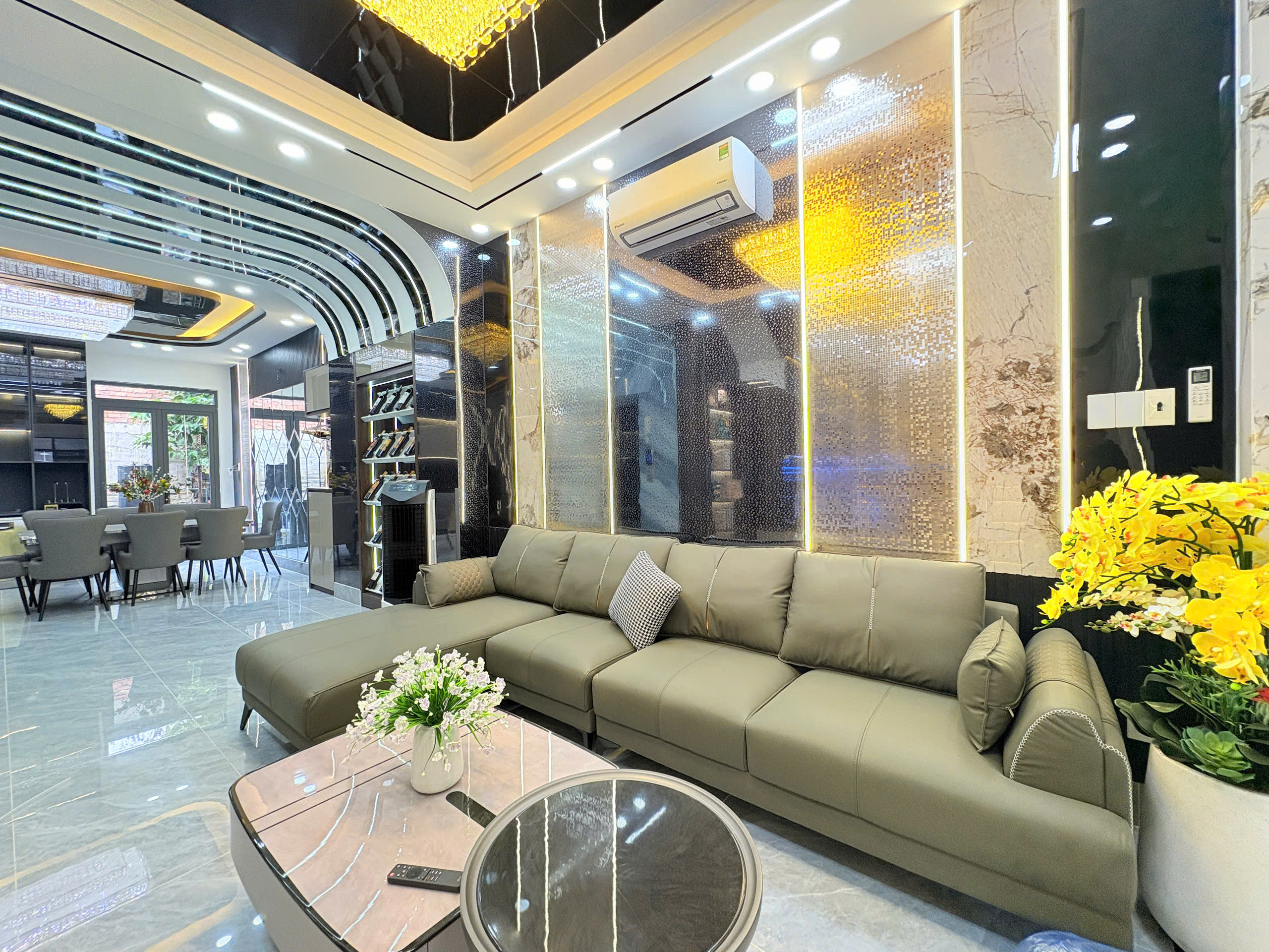 SIÊU PHẨM NHÀ CÓ THANG MÁY NỘI THẤT CAO CẤP THỊ TRẤN NHÀ BÈ