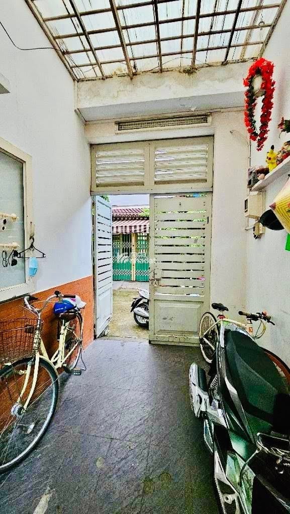 TÂN PHÚ GIÁ BÌNH TÂN TÂN QUÝ  HẺM 6M  SÁT MẶT TIỀN  3 TẦNG  71M NGANG 6.1 CHỈ 7.X