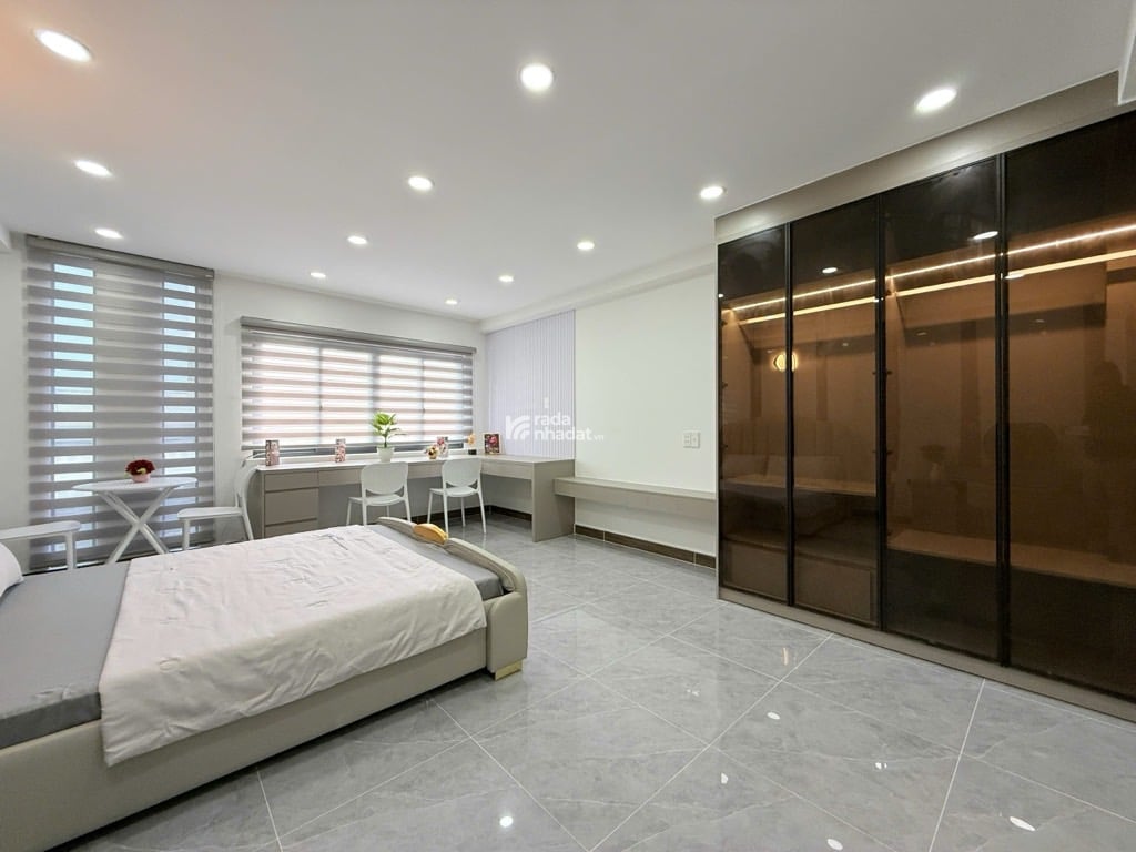 Nhà siêu đẹp, ngang lớn sổ vuông. Không lỗi phong thủy hẻm thông kinh doanh ô tô vào nhà