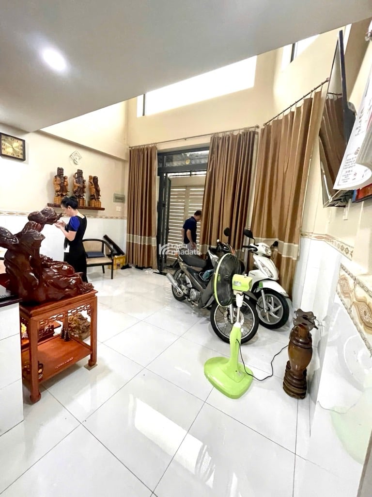 TÂN PHÚ - LÔ GÓC 2 MẶT TIỀN - 5 TẦNG - 52M2 - NGANG 4.6M - 4PN - GIÁP TÂN BÌNH - NHỈNH 6 TỶ 