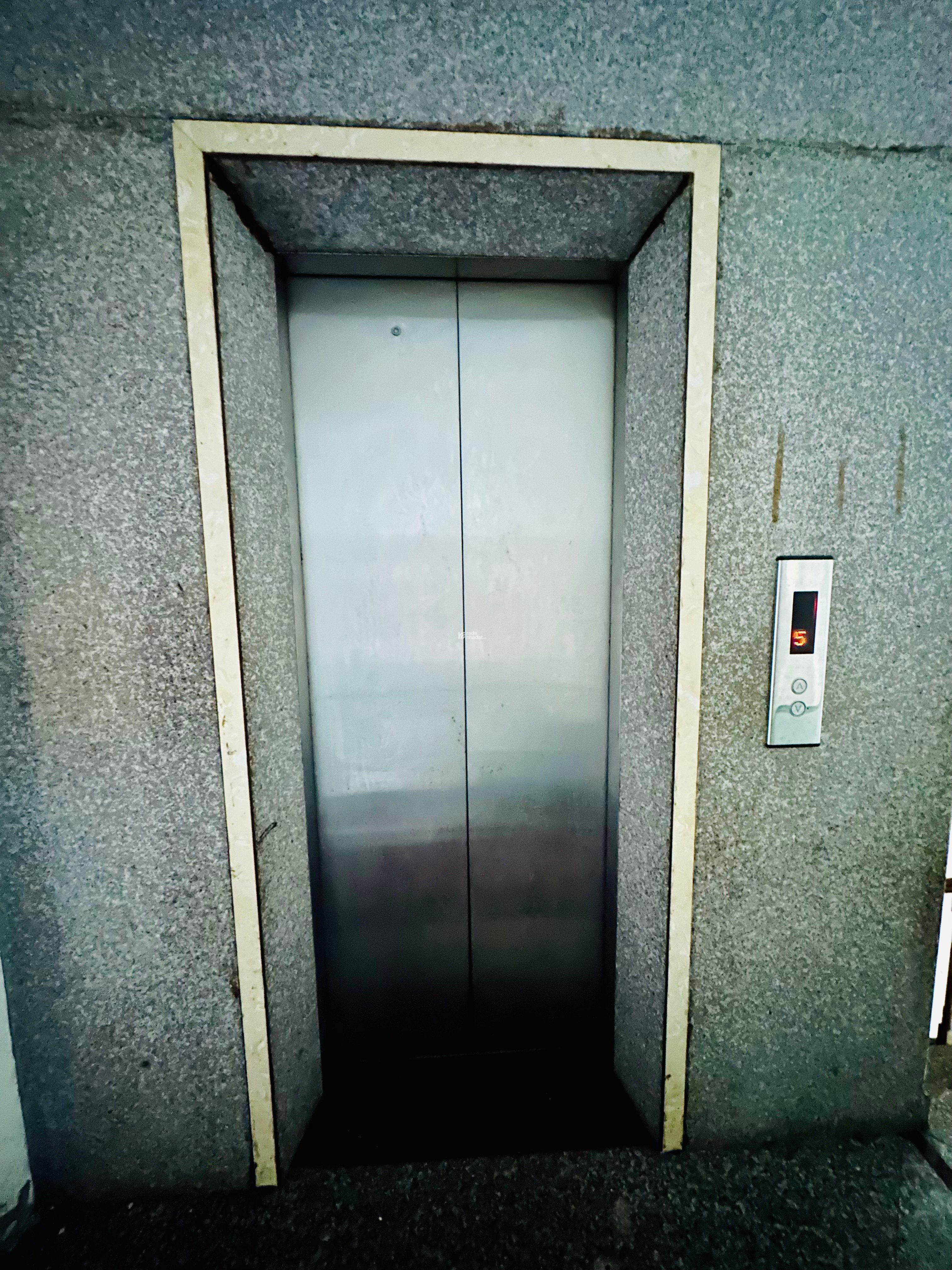 Cho thuê mặt bằng tầng 2 đường Thuỵ Khuê