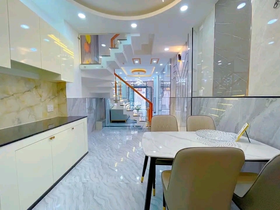 Quận 7 bán nhà Huỳnh Tấn Phát 70m2 8tỷ5 sổ riêng chính chủ.