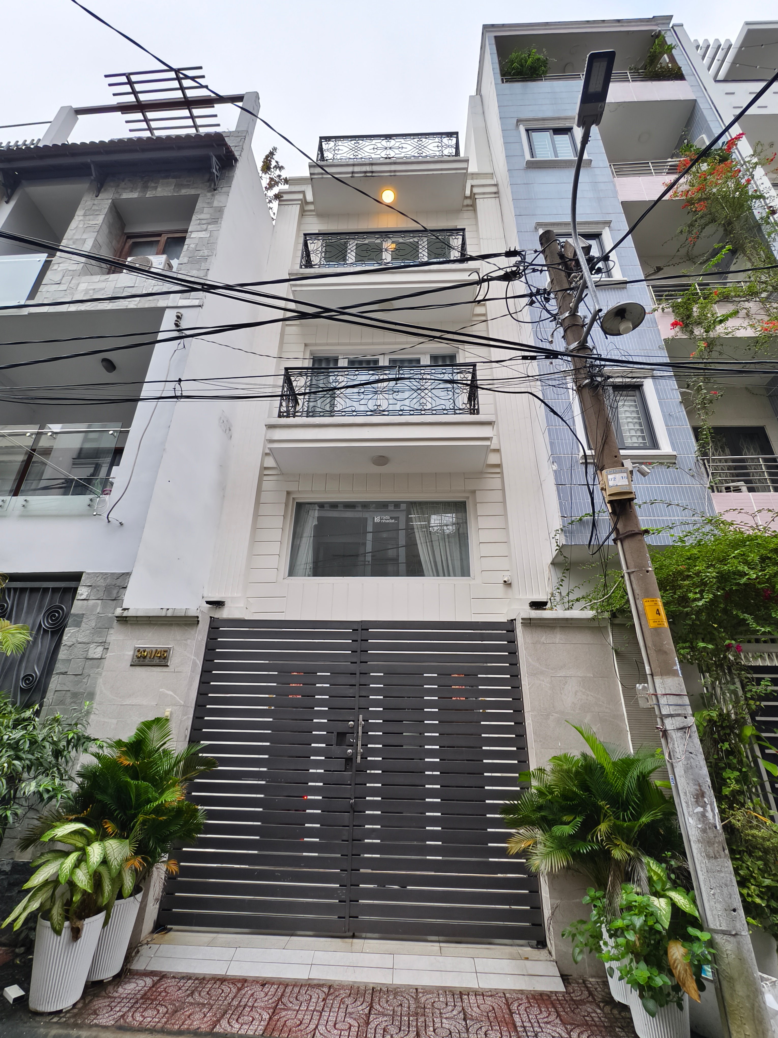 Bán nhà Quận 10 - 4,8 x 17 x 6 tầng - 350m2 sàn - HXH khu phân lô kế Vạn Hạnh Mall 