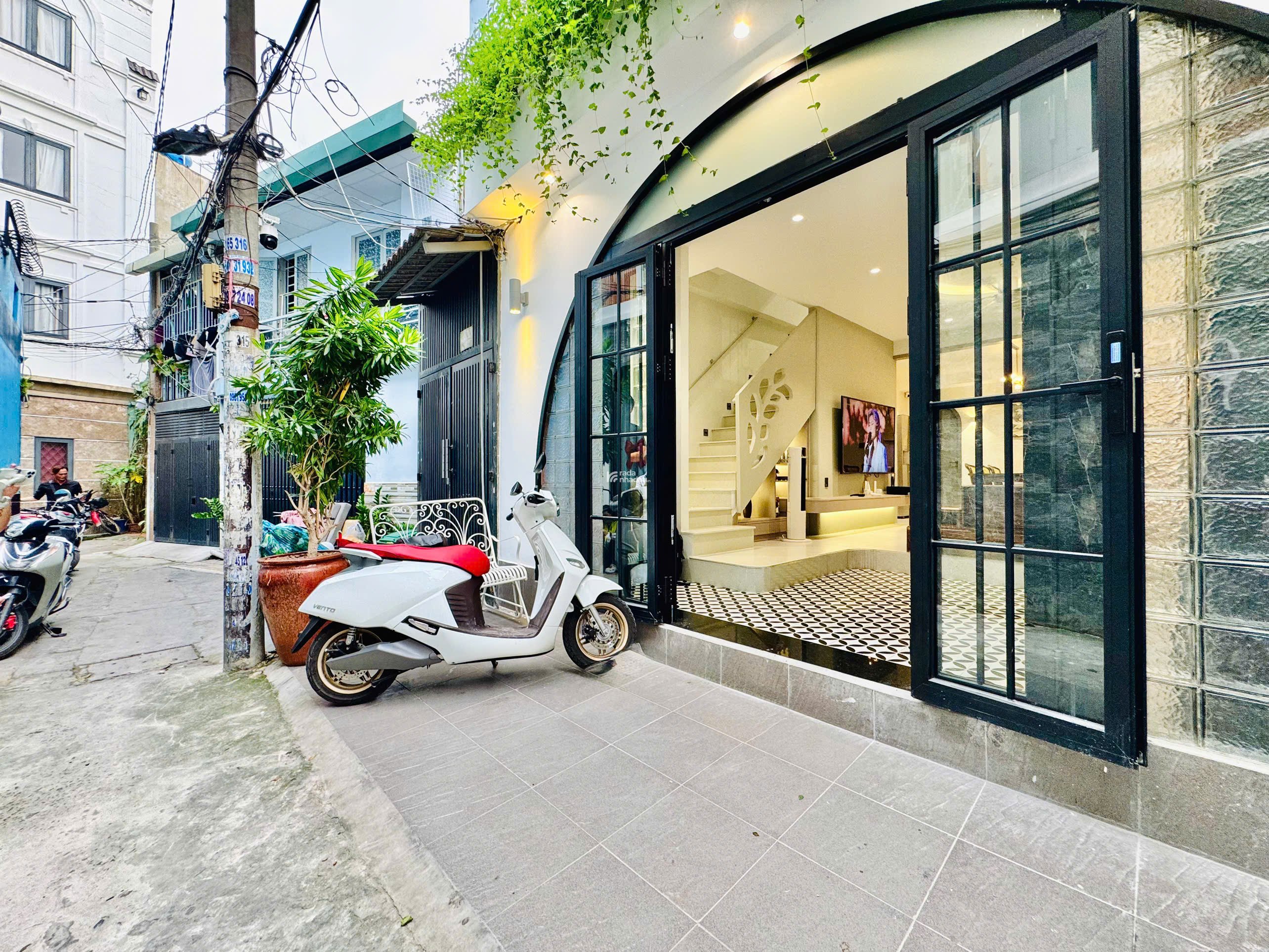 HOT: BÁN NHÀ FULL NỘI THẤT CAO CẤP 29// HOÀNG HOA THÁM, P6 BÌNH THẠNH